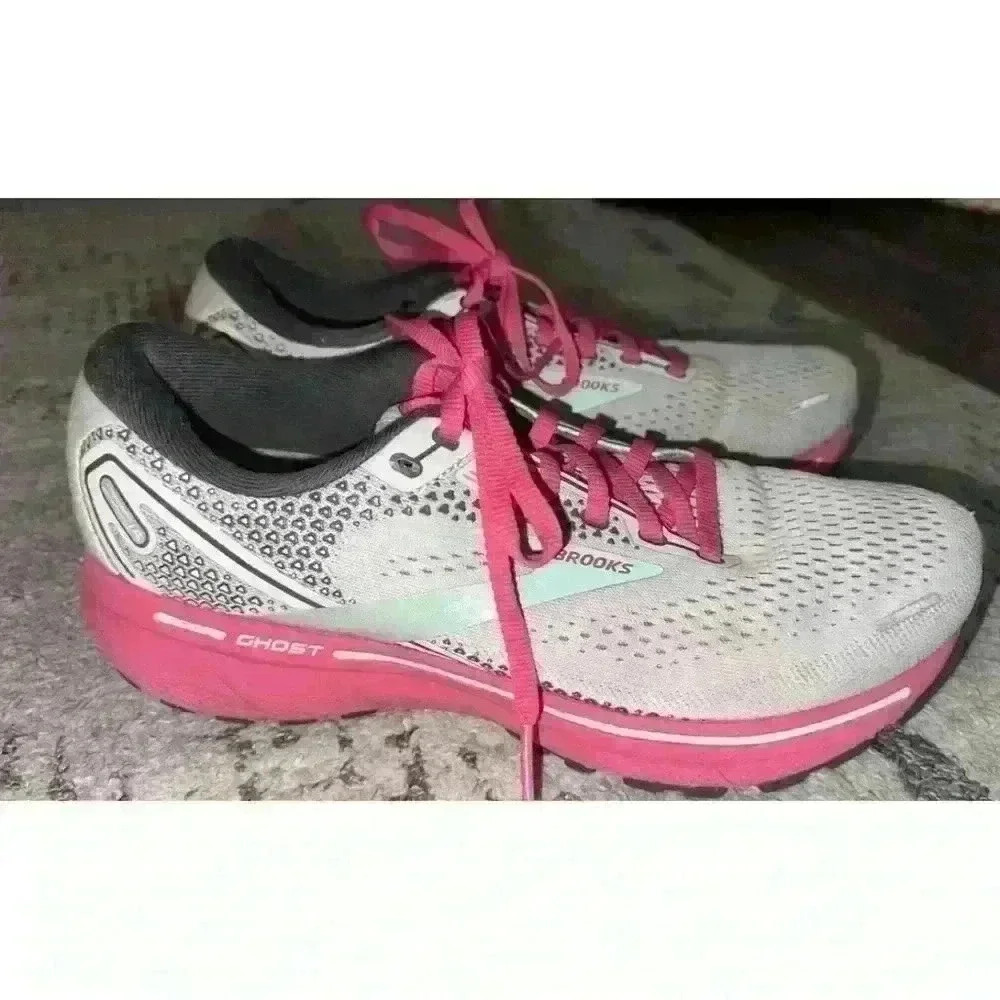 Brooks Ghost 14 Sneakers.‎ Women’s Size 9